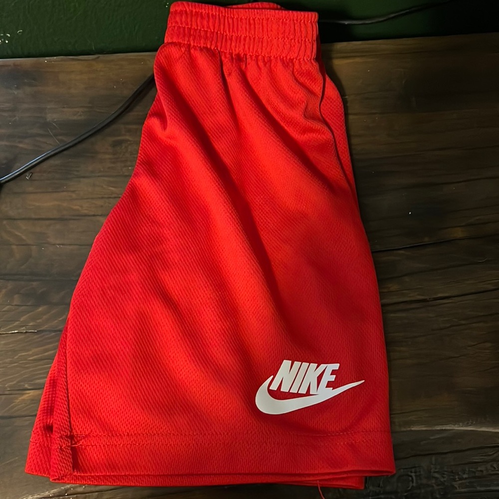 Boys size 7 Nike basketball shorts